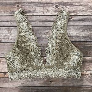 NWOT Victoria’s Secret | Deep V Lace Bralette L